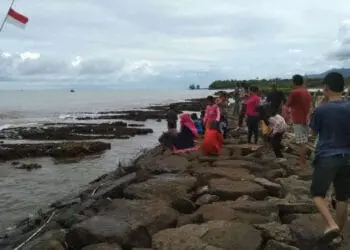 Mayat Mr X Tergeletak Tanpa Busana di Pantai Caringin Pandeglang
