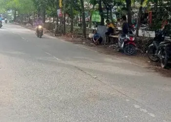 Tersenggol Pikap, Pengendara Motor Tewas Akibat Kepala Terbentur Aspal di Cipondoh