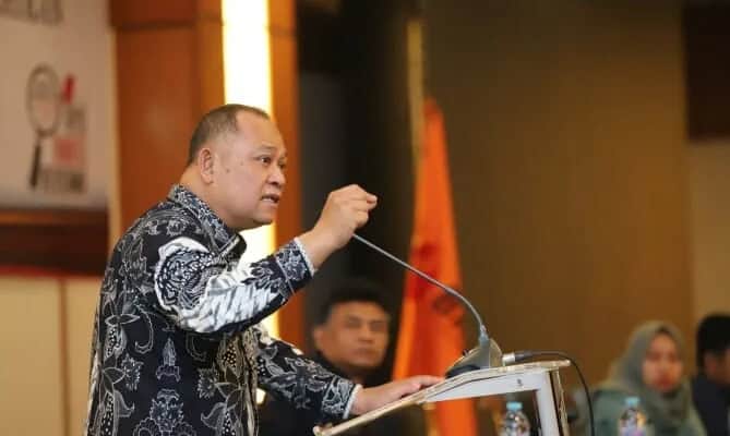 HADIRI DISKUSI: Anggota Bawaslu Totok Hariyono memberikan arahan saat menutup kegiatan Diskusi Kelompok Terpumpun bertema "Pencegahan dan Partisipasi Masyarakat Tahap Pemukhtahiran Data Pemilih dan Penyusunan Daftar Pemilih" yang berlangsung di Jakarta, Kamis (4/5/2023). (DOK BAWASLU)