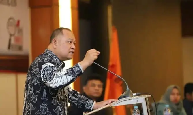 HADIRI DISKUSI: Anggota Bawaslu Totok Hariyono memberikan arahan saat menutup kegiatan Diskusi Kelompok Terpumpun bertema "Pencegahan dan Partisipasi Masyarakat Tahap Pemukhtahiran Data Pemilih dan Penyusunan Daftar Pemilih" yang berlangsung di Jakarta, Kamis (4/5/2023). (DOK BAWASLU)