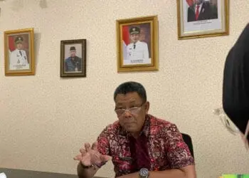 DIWAWANCARAI: Kepala Dinas Pertanian dan Ketahanan Pangan (DPKP), Kabupaten Tangerang, Asep Jatnika saat diawancarai, Senin (7/5). (ALFIAN HERIANTO)