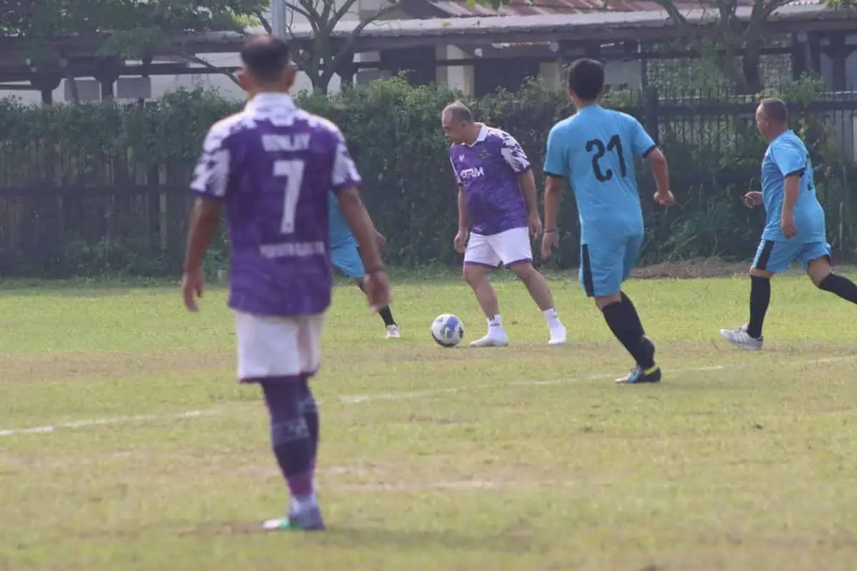 Main Bola, Bupati Tangerang Bersama Tim Forkopimda Lawan Buruh Main Bola, Bupati Tangerang Bersama Tim Forkopimda Lawan Buruh