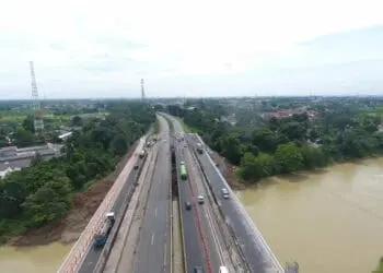 Suasana lalulintas Jalan Tol Tangerang - Merak. (ISTIMEWA)
