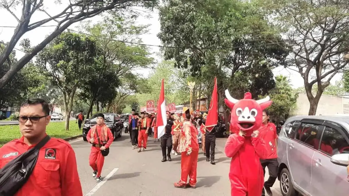 Parade Kebudayaan Ramaikan Pendaftaran Bacaleg PDIP Kabupaten Tangerang