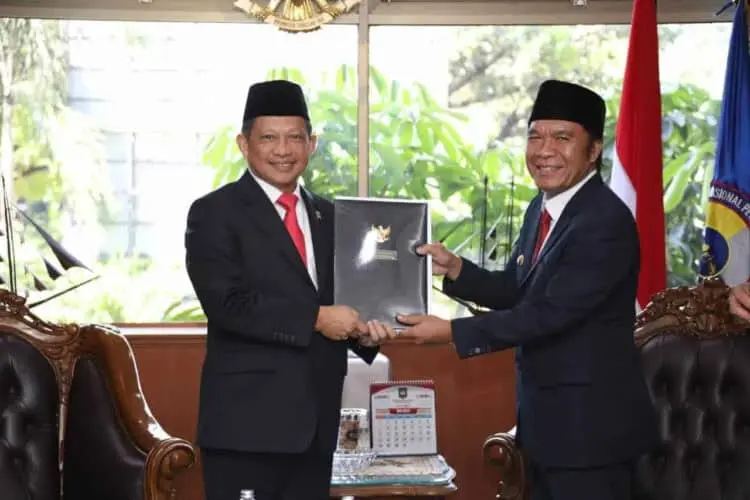 Terima SK Perpanjangan Pj Gubernur Banten, Begini Komentar Al Muktabar