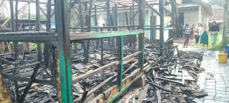 Ponpes Al Ittihad Kabupaten Serang Hangus Terbakar