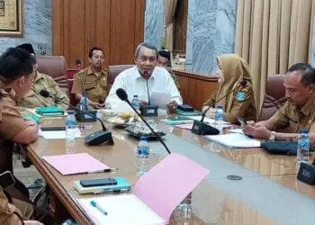 Wakil Bupati (Wabup) Serang Pandji Tirtayasa, melakukan rapat evaluasi SAKIP bersama dengan OPD di Pendopo, Selasa (23/5/2023). (ISTIMEWA)