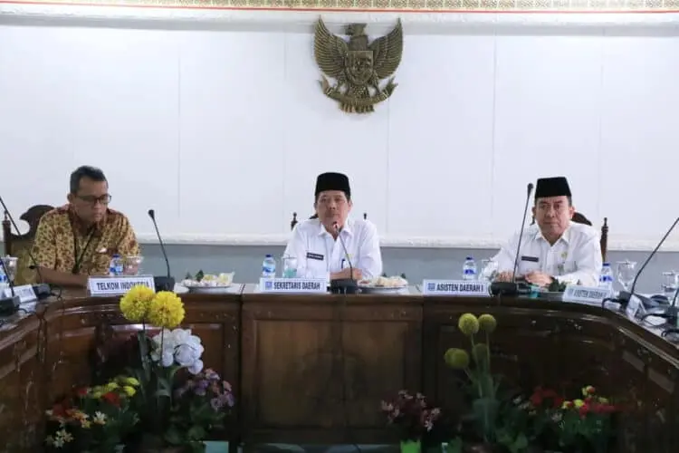 Sekda Kabupaten Serang Tb. Entus Mahmud Sahiri, pimpin rapat koordinasi, Rabu (24/5/2023). (ISTIMEWA)