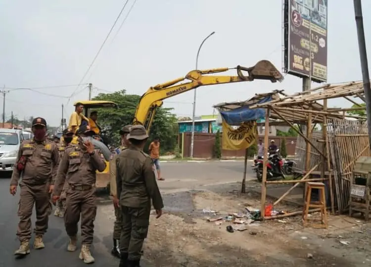 Puluhan Lapak PKL di Sepatan Dibongkar Satpol PP