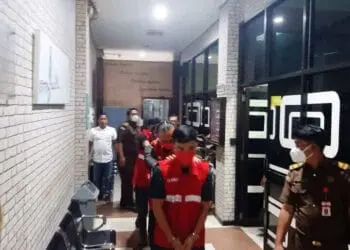 Lima Tersangka Pengoplosan Gas Dibawa ke Rutan Jambe