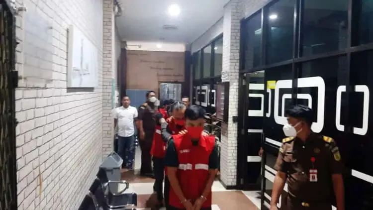 Lima Tersangka Pengoplosan Gas Dibawa ke Rutan Jambe