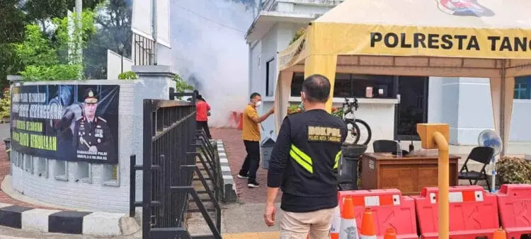 Cegah DBD, Sideokkes Polresta Tangerang Foging Seluruh Areal Mako