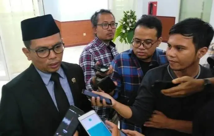 Ketua DPRD Provinsi Banten, Andra Soni, di wawancara sejumlah wartawan. (ISTIMEWA)