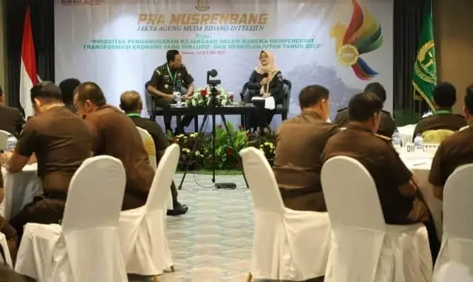 PRAMUSRENBANG: Anggota Bawaslu Lolly Suhenty (depan sebelah kanan) saat menjadi narasumber dalam forum Pra-Musrenbang Jaksa Agung Muda Bidang Intelijen di Jakarta, Rabu (3/5/2023). (ISTIMEWA)