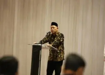 ARAHAN: Anggota Bawaslu Totok Hariyono saat memberikan arahan dalam pembukaan Rapat Pembekalan Timsel dan Sekretariat Timsel Calon Anggota Bawaslu Kabupaten/Kota periode 2023-2028 Gelombang I, Sabtu (6/5) 2023) di Jakarta. (DOK BAWASLU)