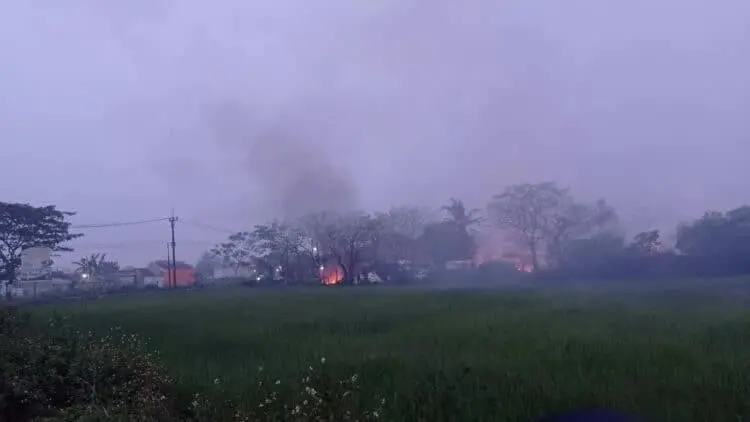 Warga Sindang Jaya Keluhkan Asap Bakaran Limbah