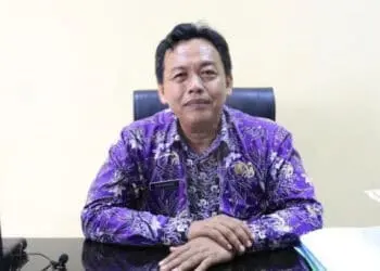 DIWAWANCARAI: Kepala Dinas Tenaga Kerja Kabupaten Tangerang, Rudi Hartono saat diwawancarai. (DOKUMEN/SATELIIT NEWS)