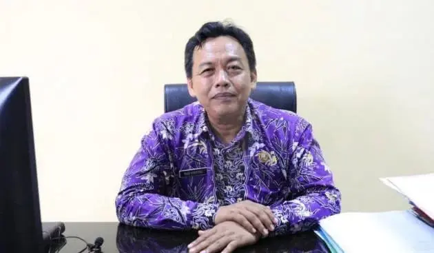 DIWAWANCARAI: Kepala Dinas Tenaga Kerja Kabupaten Tangerang, Rudi Hartono saat diwawancarai. (DOKUMEN/SATELIIT NEWS)