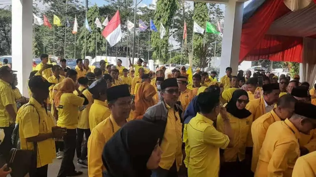 Mad Romli Kawal Golkar Kabupaten Tangerang Daftarkan Bacaleg Mad Romli Kawal Golkar Kabupaten Tangerang Daftarkan Bacaleg