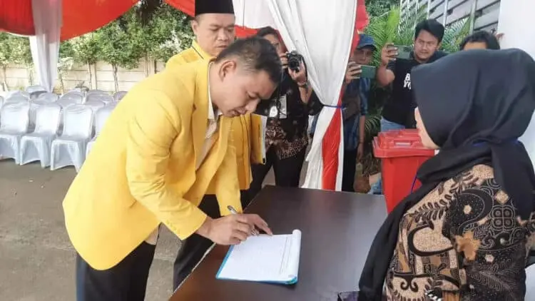 Mad Romli Kawal Golkar Kabupaten Tangerang Daftarkan Bacaleg