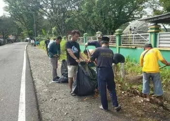 Wujudkan Carita Bersih, KPPC dan Masyarakat Lakukan Bersih - Bersih Kawasan Wisata Pantai