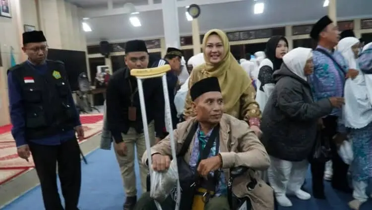 Calhaj Kloter 16 Diberangkatkan, Bupati Irna : Gunakan Kesempatan Untuk Ibadah