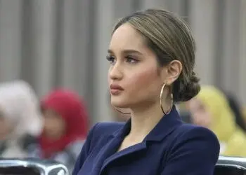 Cinta Laura Mengajak Perempuan Percaya Diri dan Lebih Berani Bicara
