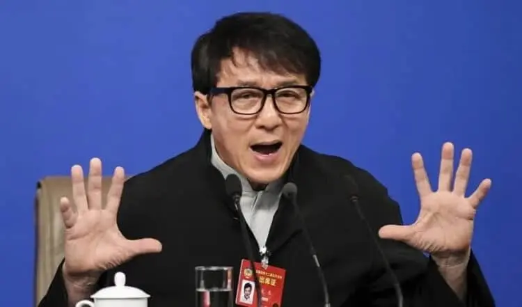 Saat Jackie Chan Merasa Kesulitan Berkomunikasi dengan Anak-anak Muda