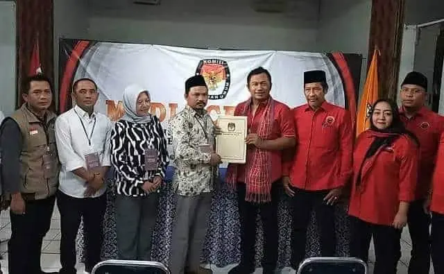 PDI Perjuangan dan NasDem Mendaftar di KPU Lebak