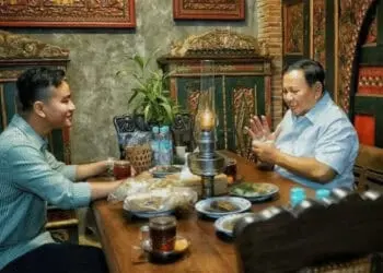 Gegara Boyong Relawan Jokowi ke Prabowo, Gibran Dipanggil Hasto Ke Jakarta