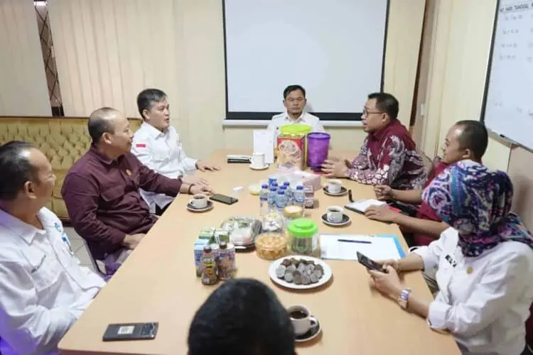 KUNKER–Staf Ahli Bidang Budaya Kerja KemenPAN-RB, Abdul Hakim, Kunjungan Kerja (Kunker) bersama Staf Khusus Menteri Bidang Pelayanan Publik KemenPAN-RB, Wanto Sugito, ke Dinas Komunikasi Informatika Persandian dan Statistik (Diskominfosatik) Kabupaten Serang. (ISTIMEWA)