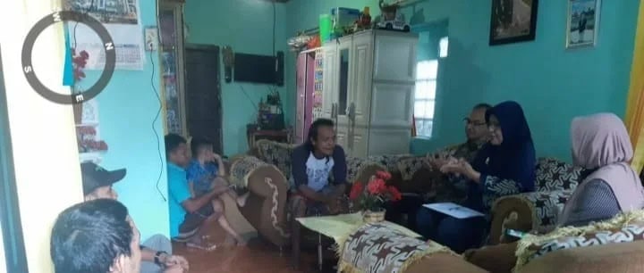 BERKUNJUNG–DKPP Kabupaten Serang, mendatangi warga yang digigit hewan kategori rabies, di Kecamatan Waringinkurung, belum lama ini. (ISTIMEWA)