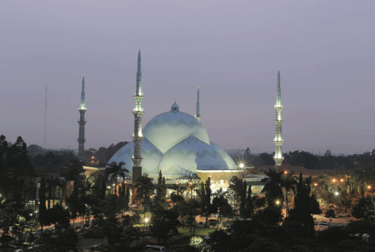 Datang Lebih Pagi, Salat Idul Adha di Masjid Al Azhom Diperkirakan Membludak