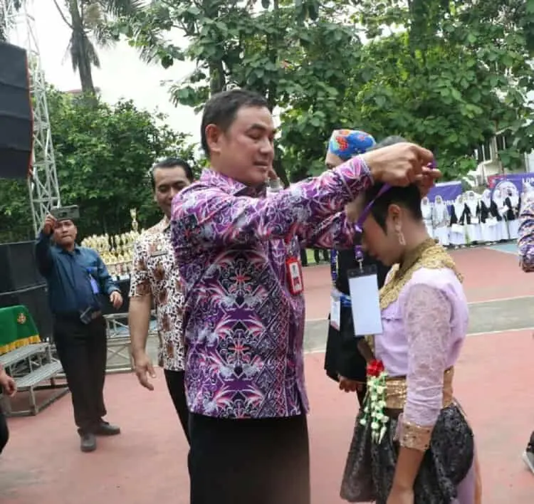 Buka Kegiatan FLS2N SMP, Mad Romli Minta Seni dan Budaya Sendiri Dihargai