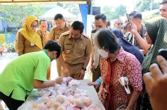 Gelaran Program Pangan Murah Diserbu Warga, Selisih Harga Diklaim Hingga Rp 10 Ribu