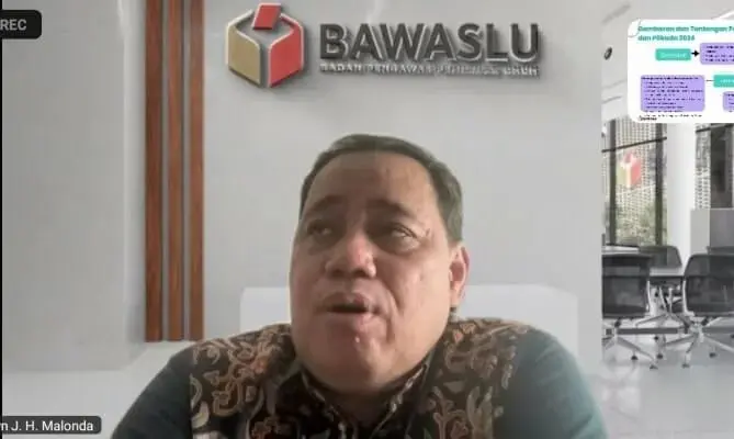 JADI NARASUMBER: Anggota Bawaslu Herwyn JH Malonda, saat menjadi narasumber seminar wisuda bertemaTantangan Penyelenggaraan Pemilu 2024 yang diselenggarakan Akademi Pemilu dan Demokrasi (APD) secara daring, Minggu (4/5/2023). (DOK BAWASLU)