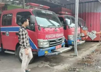 Sederet mobil Pemadam Kebakaran (Damkar), terparkir di halaman kantor BPBD Kabupaten Pandeglang, Kamis (22/6/2023). (FAHRIE/SATELITNEWS.COM)