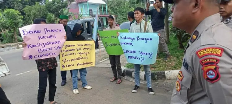 Ini Tuntutan HMI Pandeglang Saat Unjukrasa di Gedung Kejati Banten