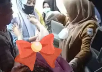 Dramatis, Seorang Ibu di Pandeglang Melahirkan Bayi Kembar Dengan Selamat Dalam Mobil Pikap