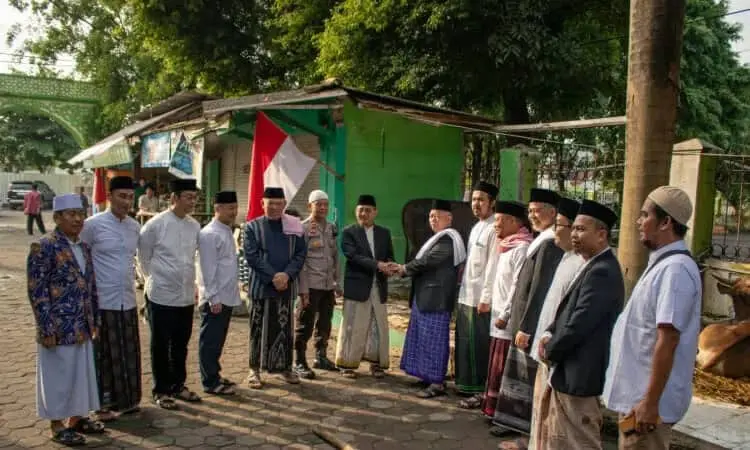 DKM Masjid Al-Ittihad Bagikan 1.500 Paket Daging Kurban