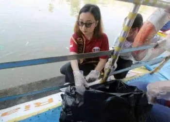 Jelang Peh Cun 2023, Ratusan Pelajar dan Mahasiswa Bersihkan Sungai Cisadane Tangerang