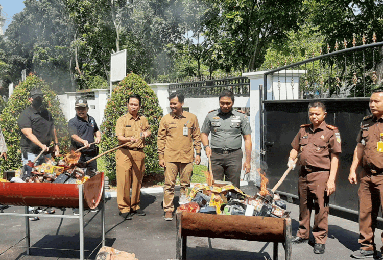Kejari Kabupaten Tangerang Musnahkan 10 Item Barbuk Hasil Kejahatan