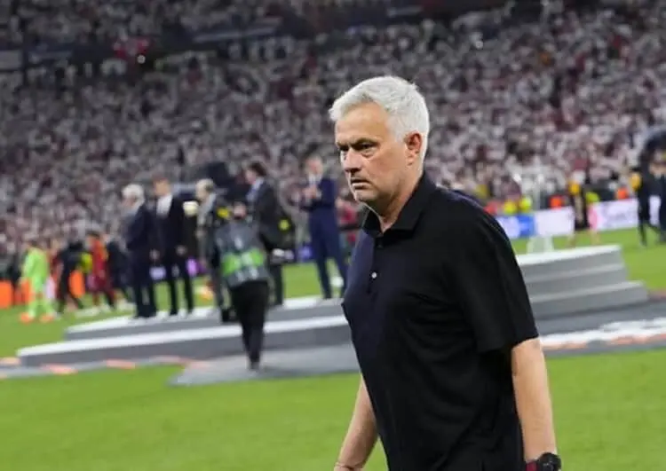 Hina Wasit, Mourinho Diskors 4 Laga