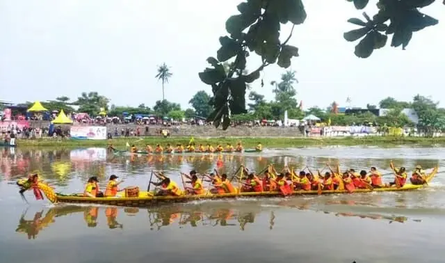 Hari Terakhir Festival Peh Cun Sungai Cisadane Dimeriahkan Final Perahu Naga