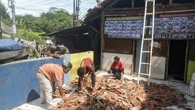 Saung Roboh, KPJ Rangkasbitung Galang Donasi
