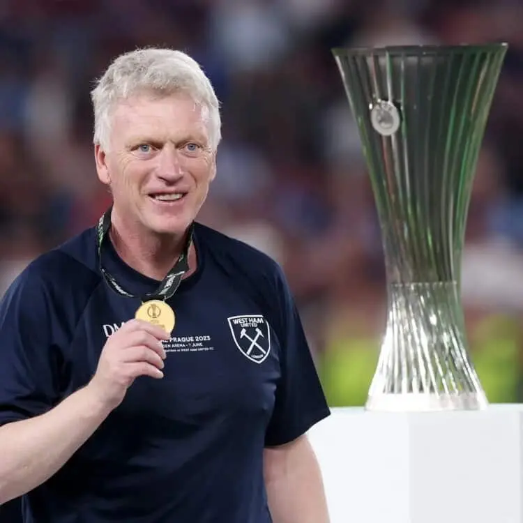 Setelah Seribu Laga, Moyes Raih Trofi Bergengsi Perdana
