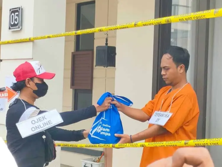 Rekonstruksi Ungkap Proses Produksi Pabrik Ekstasi di Sindang Jaya