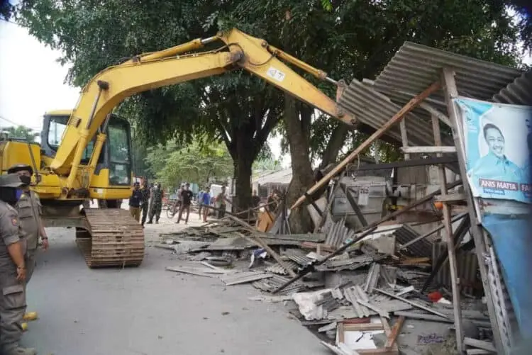 59 PKL di Pasar Pisangan Kelapa Dua Dibongkar Satpol PP