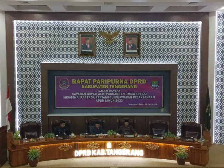 PARIPURNA: Suasana Rapat Paripurna Dalam Rangka Jawaban Bupati Terhadap Pandangan Umum Fraksi Atas Pertanggungjawaban LKPJ tahun 2022 berlangsung di Gedung DPRD Kabupaten Tangerang, Tigaraksa, Senin (19/6/2023). (ISTIMEWA)