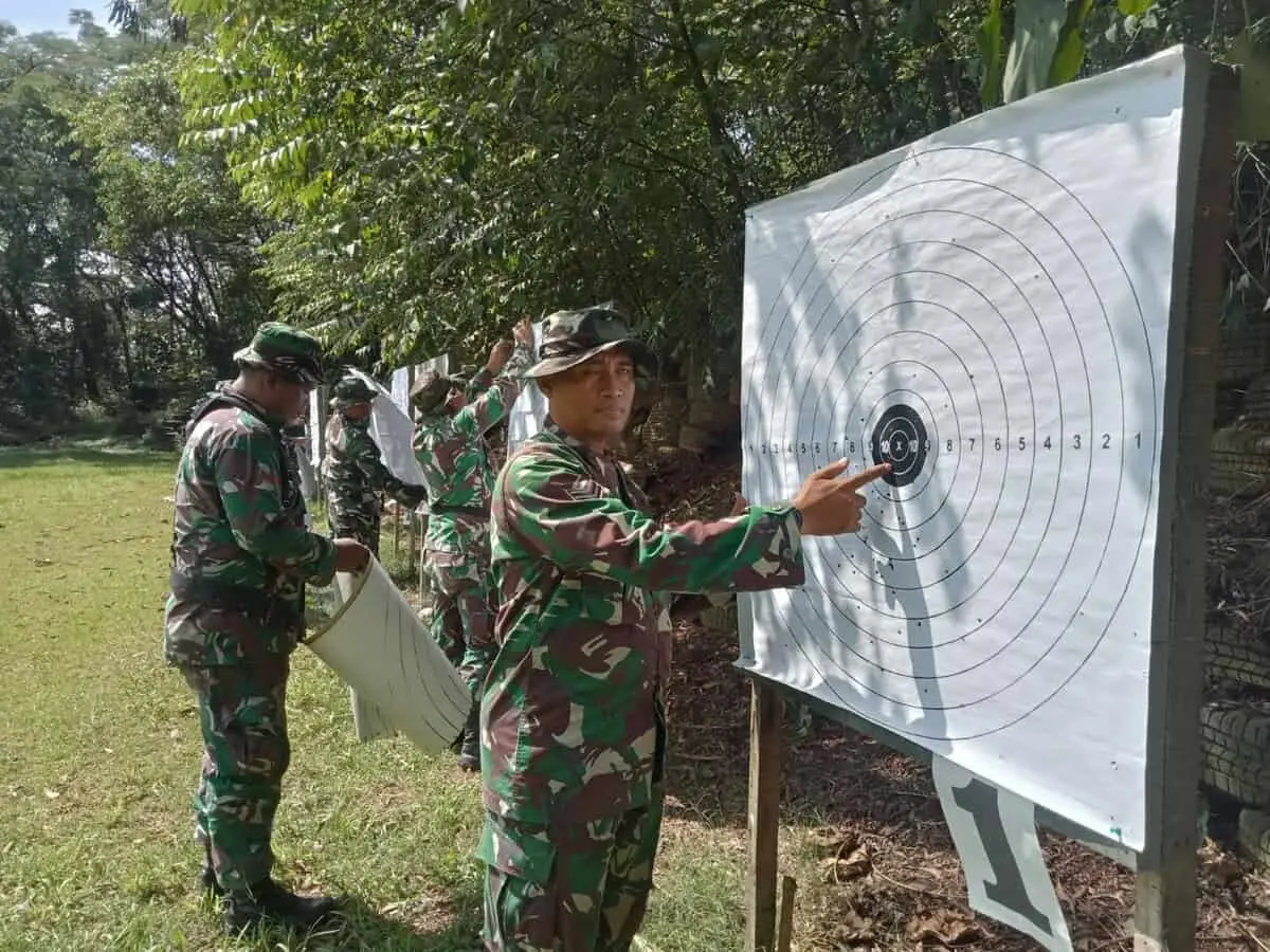 Anggota Kodim 0510/Tigaraksa Tingkatkan Kemampuan Menembak Anggota Kodim 0510/Tigaraksa Tingkatkan Kemampuan Menembak